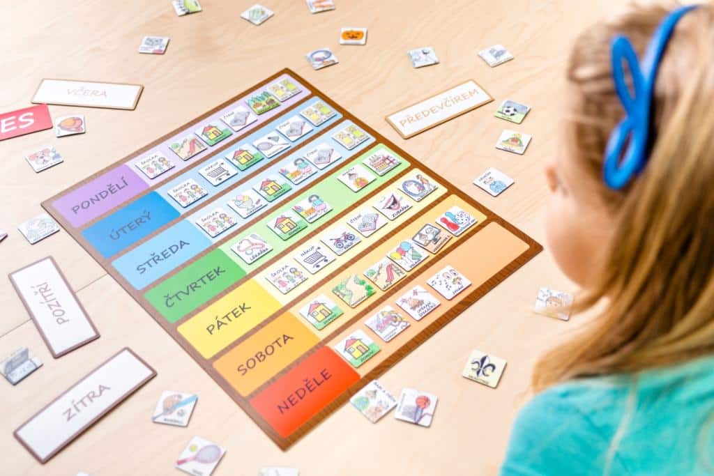 Magnetický plánovací kalendář zvládnou používat i menší děti - nečtenáři